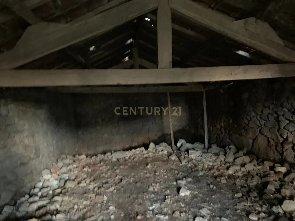 Casa em pedra na zona do Geres com churrasqueira e jardim interior - Image 9